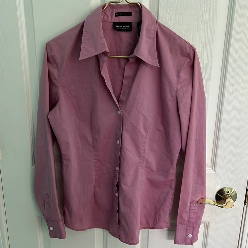 🌺New York & Company Rose Button-Up Blouse size M